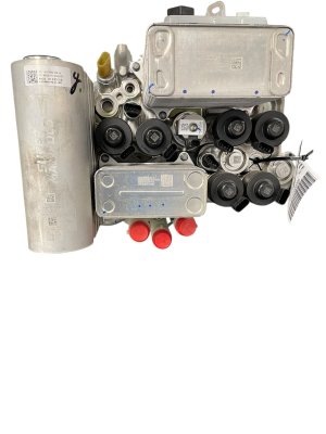  Tesla Model y SuperManifold Octovalve Coolant Pump Reservoir Assembly (Used OEM)