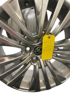 2021-2024 Toyota Venza Silver 19x7 15-Spoke Smoked Hyper Silver Alloy Wheel (Used OEM)