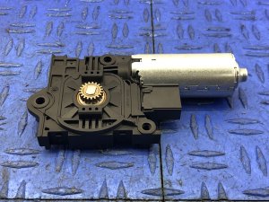 2017-2024 Audi Q7 Sunroof Shade Motor - Front (Used OEM)