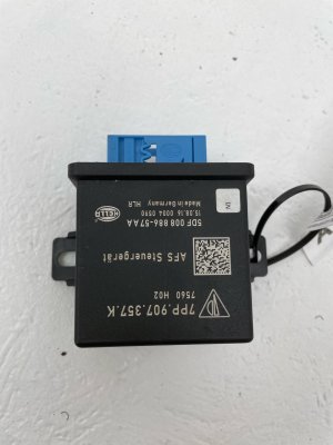 2015-2018 Porsche Cayenne Headlamp Control Module - Front (Used OEM)