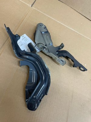 2025-2026 Kia Carnival Hood Hinge Set - Front, Right (Passenger) (Used OEM)