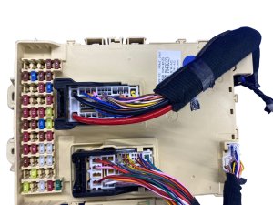 2022-2024 Hyundai Santa Cruz Cabin Fuse Relay Junction Box Assembly (Used OEM)