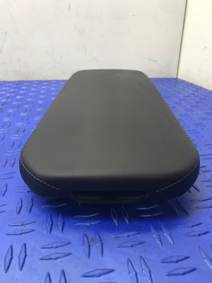 2018-2023 Kia Stinger Black Console Lid Armrest (Used OEM)
