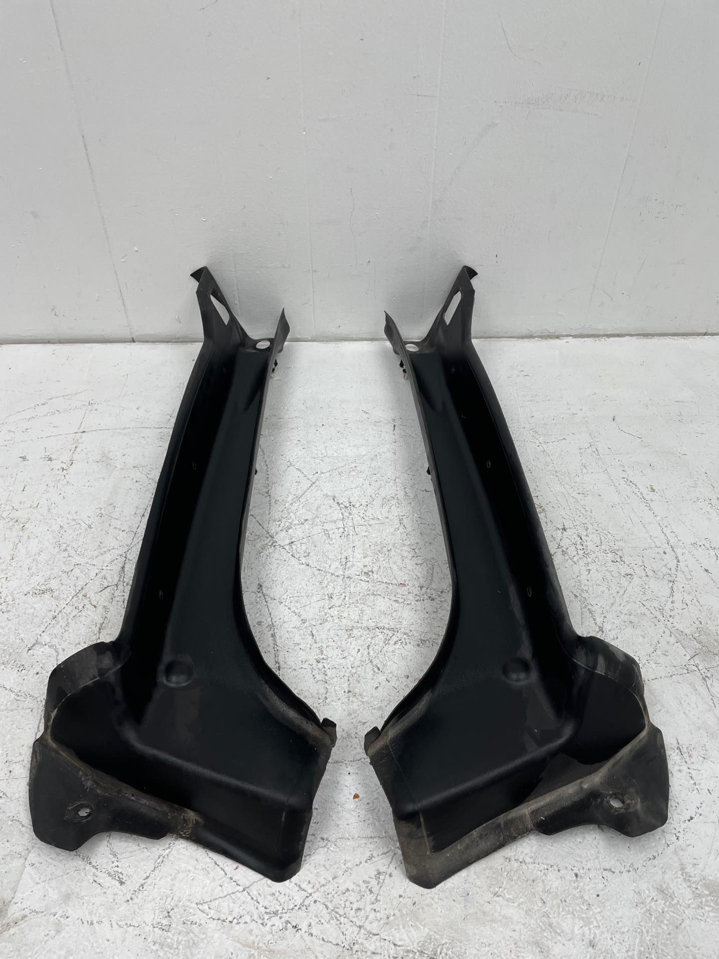 2018-2024 Lincoln Navigator Quarter Inner D-Pillar Molding Set - Rear (Used OEM)