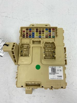 2020-2022 Kia Telluride Cabin Fuse Junction Box (Used OEM)