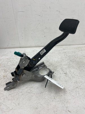 2020-2022 Hyundai Palisade Brake Pedal with Stop Light Switch (Used OEM)