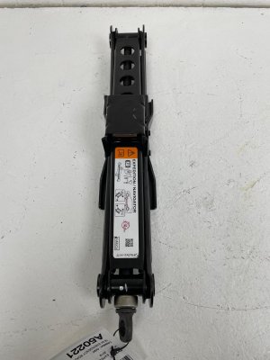 2018-2024 Lincoln Navigator Emergency Roadside Scissor Jack (Used OEM)