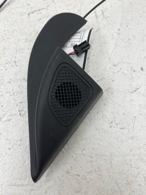 2022-2025 Hyundai Tucson Door Corner Cover Trim with Speaker - Front (Used OEM)
