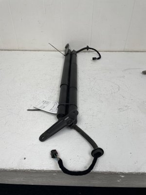 2022-2025 Volkswagen Atlas Power Tailgate Lift Motor Set - Rear (Used OEM)