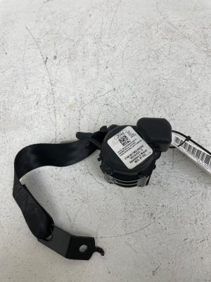 2016-2018 Lincoln MKX Black Middle Seat Belt Assembly - Rear, Right (Passenger) (Used OEM)