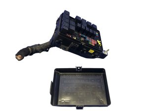 2014-2018 Maserati Quattroporte Engine Bay Fuse Box (Used OEM)