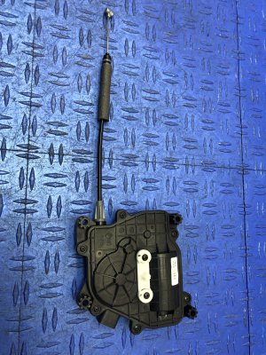 2020-2022 Genesis G90 Trunk Lid Lock Actuator Motor - Rear (Used OEM)