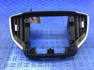 2017-2020 Maserati Ghibli Dash Center Air Vent Grille and Display Screen Bezel - Front (Used OEM)