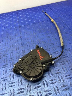 2017-2023 BMW 528i Power Trunk Lid Lock Latch Actuator - Rear (Used OEM)