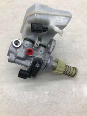 2017-2019 Audi Q7 Brake Master Cylinder Assembly with Reservoir (Used OEM)
