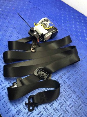 2017-2022 BMW M760i xDrive Seat Belt Assembly with Pretensioner - Front, Right (Passenger) (Used OEM)