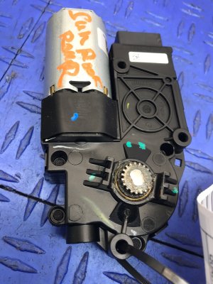 2017-2020 Lincoln Continental Panoramic Sunroof Motor - Rear (Used OEM)