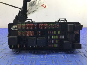 2017-2021 Maserati Ghibli Engine Bay Fuse Box (Used OEM)