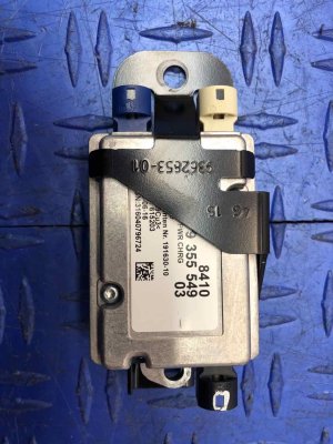 2017-2022 BMW 540i Wireless Charging Control Module with USB Hub and Auxiliary Jack (Used OEM)