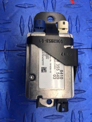 2017-2020 BMW 540i USB Hub and Wireless Charging Control Module (Used OEM)