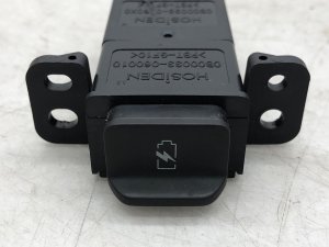 2018-2021 INFINITI QX80 Rear Console USB Charging Port Set (Used OEM)