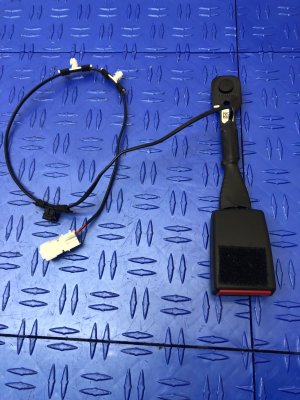 2016-2022 BMW 740i Gray Seat Belt Buckle - Front (Used OEM)