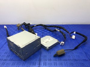 2016-2017 INFINITI Q70 Bose AM-FM Radio Receiver and CD Player (Used OEM)