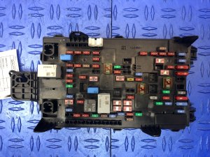 2016-2018 Cadillac CT6 Cabin Fuse Box Junction Relay (Used OEM)
