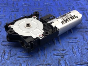 2019-2024 Porsche Cayenne Panoramic Sunroof Shade Motor - Front (Used OEM)