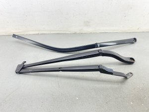 2020-2023 McLaren GT Windshield Wiper Arm Set - Front (Used OEM)