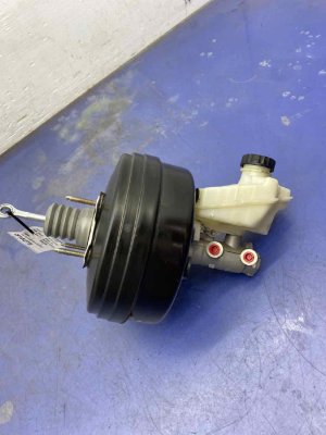 2017-2020 Maserati Levante Brake Master Cylinder and Power Brake Booster Assembly (Used OEM)