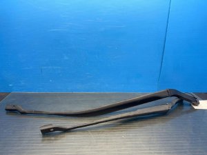 2014-2024 Maserati Quattroporte Windshield Wiper Arm Set - Front (Used OEM)