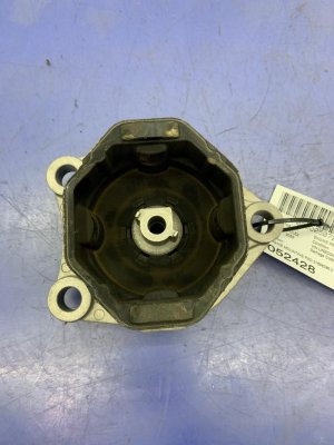 2021-2024 Volvo XC40 Engine Mounting Pad (Used OEM)