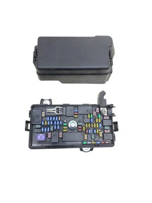2025 Buick Enclave Engine Compartment Fuse Relay Junction Box (Used OEM)