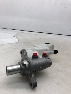 2022-2025 Mitsubishi Outlander Brake Master Cylinder with Reservoir (Used OEM)