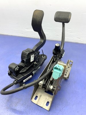 2015-2020 Ford F-150 Power Adjustable Accelerator and Brake Pedal Assembly (Used OEM)