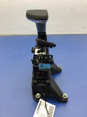 2022-2025 Hyundai Santa Cruz Automatic Transmission Floor Shifter with Knob (Used OEM)