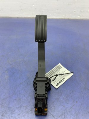 2019-2022 Volvo XC40 Accelerator Pedal Assembly (Used OEM)