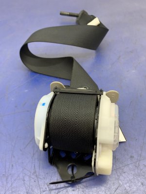 2014-2021 INFINITI QX80 Black Second Row Bench Seat Belt Assembly - Rear (Used OEM)