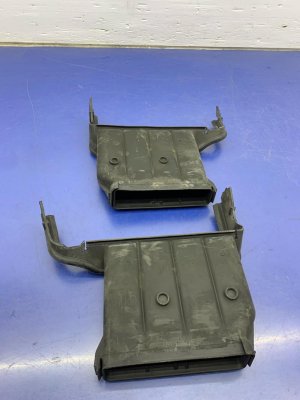 2019-2023 Porsche Cayenne Engine Air Intake Guide Set - Front (Used OEM)