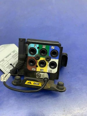 2016-2025 Volvo XC90 Air Suspension Compressor Solenoid Valve Block (Used OEM)