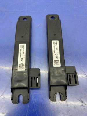 2021-2025 Kia Seltos Keyless Entry Antenna Set - Front (Used OEM)