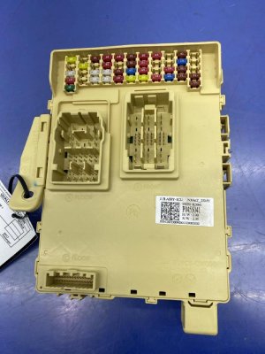 2022-2023 Hyundai Santa Cruz Cabin Fuse Relay Junction Box (Used OEM)