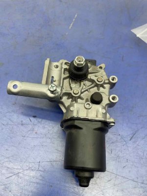 2018-2023 BMW X2 Windshield Wiper Motor and Transmission Assembly - Front (Used OEM)