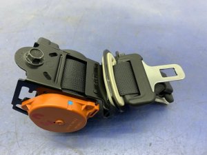 2017-2020 INFINITI QX80 Black 3rd Row Center Seat Belt Assembly - Rear (Used OEM)
