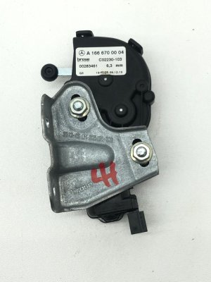 2013-2016 Mercedes-Benz GL550 Power Quarter Window Regulator and Motor - Rear, Left (Driver) (Used OEM)