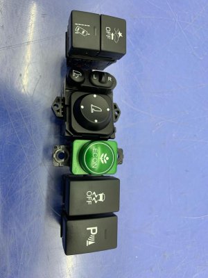 2017-2024 Honda Ridgeline Instrument Panel Switch Set - Front (Used OEM)