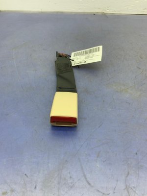 2016-2022 BMW M760i xDrive Beige Center Seat Belt Buckle - Rear, Right (Passenger) (Used OEM)