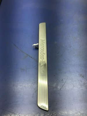 2012-2015 Mercedes-Benz ML350 Chrome Chrome Illuminated Door Sill Plate - Front, Right (Passenger) (Used OEM)