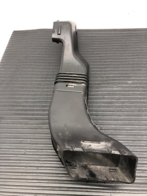 2017-2020 Jaguar F-Pace Engine Air Intake Duct Hose with Resonator (Used OEM)